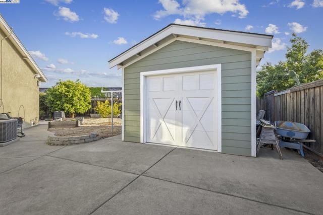 5706 Willkie Pl, Fremont CA: https://media.crmls.org/mediaz/e3640226-508a-4a82-bae1-3d635029c4b5.jpg