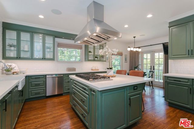 2055 Outpost Drive, Los Angeles CA: https://media.crmls.org/mediaz/e3641283-12a4-4ece-a897-89e52d28ee3e.jpg