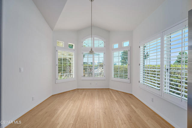 3695 Mapleknoll Place, Thousand Oaks CA: https://media.crmls.org/mediaz/e3643949-eb0b-4f34-a9f9-be1b20543b55.jpg