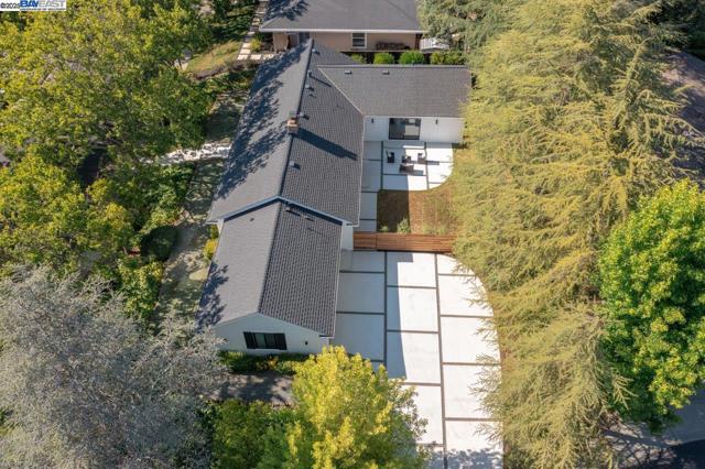 560 Old Orchard Drive, Danville CA: https://media.crmls.org/mediaz/e364d1d1-b2f0-4e4e-9079-8d9dfd17f8a5.jpg