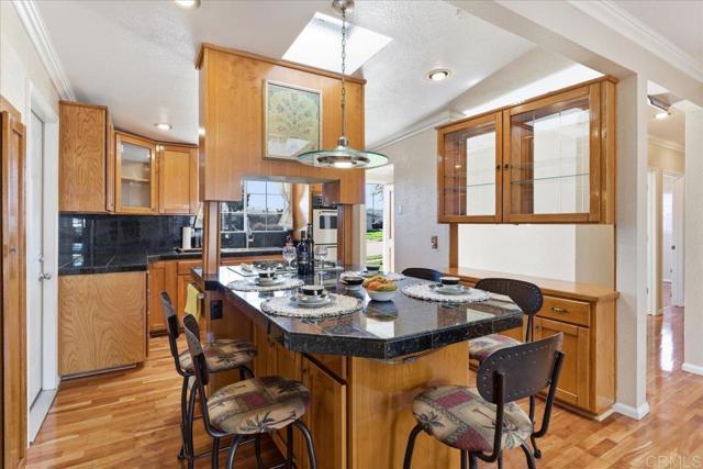 Detail Gallery Image 4 of 29 For 1032 Iris Ave, Imperial Beach,  CA 91932 - 4 Beds | 3 Baths