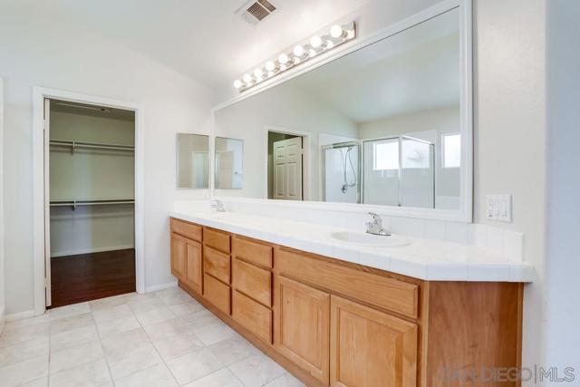 5423 Foxtail Loop, Carlsbad CA: https://media.crmls.org/mediaz/e3654e59-d2f6-4c40-8923-f8fb48646542.jpg