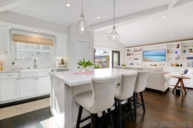 455 J Ave, Coronado CA: https://media.crmls.org/mediaz/e3657924-4fd8-473b-8858-773cfeb1c574.jpg