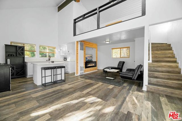 993 Cameron Drive, Big Bear CA: https://media.crmls.org/mediaz/e3660728-0ec3-4833-bdba-24838c5320b3.jpg