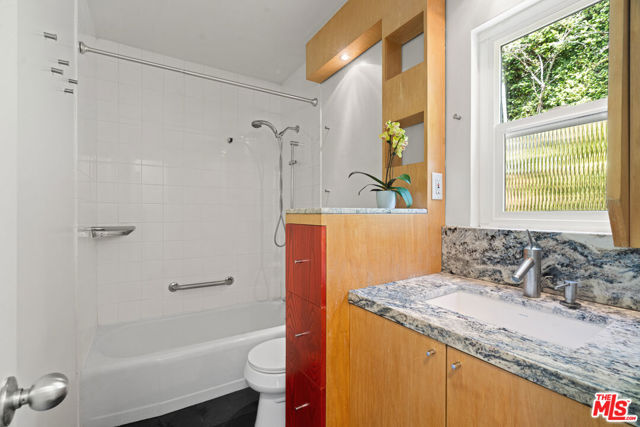 631 Pier Avenue, Santa Monica CA: https://media.crmls.org/mediaz/e3669118-f215-47ee-b11d-45d568dfcb3c.jpg