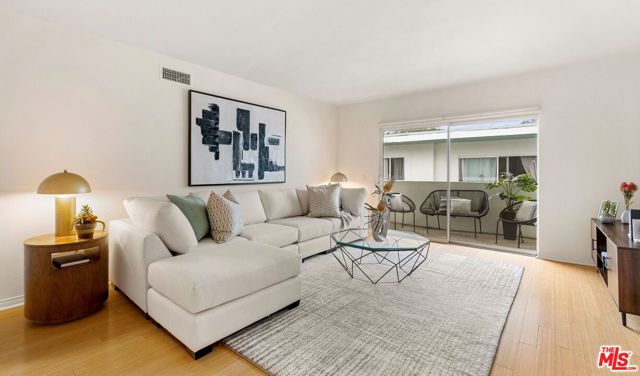 1447 Stanford Street, Santa Monica CA: https://media.crmls.org/mediaz/e366cf82-da31-485a-94d2-2243413db044.jpg