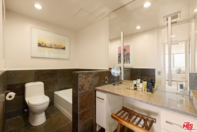 9255 Doheny Road, West Hollywood CA: https://media.crmls.org/mediaz/e366ddf7-5e69-4abe-aa7c-481e2b0d568c.jpg