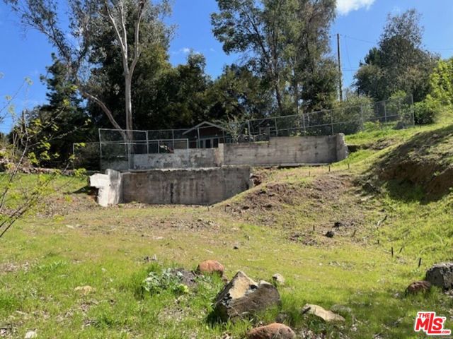 2344 Laguna Circle Drive, Agoura CA: https://media.crmls.org/mediaz/e36769ac-30b2-44ea-97b1-2811fb34c95c.jpg