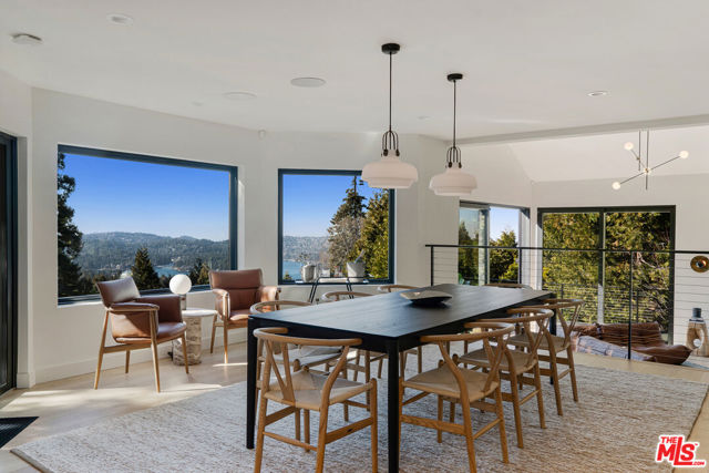 654 S Cumberland Drive, Lake Arrowhead CA: https://media.crmls.org/mediaz/e3678621-780f-4098-84f0-6bd3cdc3be3a.jpg