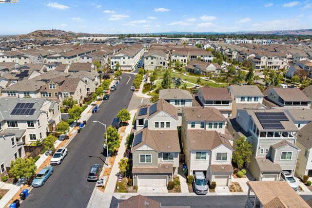 8563 Schooner Way, Newark CA: https://media.crmls.org/mediaz/e367c15a-dcdd-42c4-bd0e-c78bb147ae03.jpg