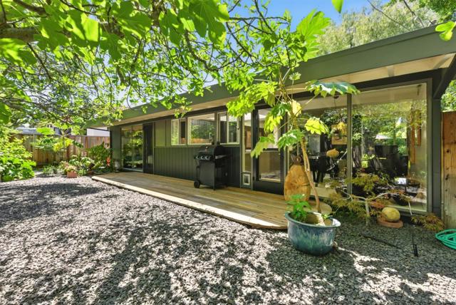 964 Colonial Lane, Palo Alto CA: https://media.crmls.org/mediaz/e368520a-7522-41f1-875f-7c91d39e1fd8.jpg
