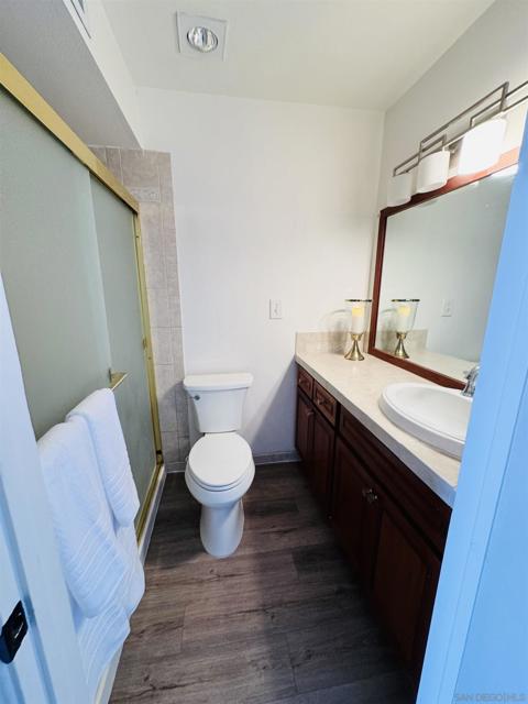 6455 La Jolla Blvd, La Jolla CA: https://media.crmls.org/mediaz/e3688eee-f10b-4057-96cc-182d866a2792.jpg