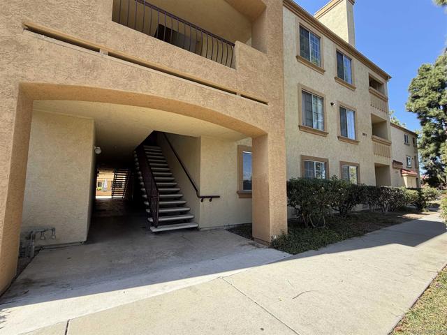 2057 Burton St, San Diego CA: https://media.crmls.org/mediaz/e368d07c-a6d0-4a8d-bb73-0f945b259c1e.jpg