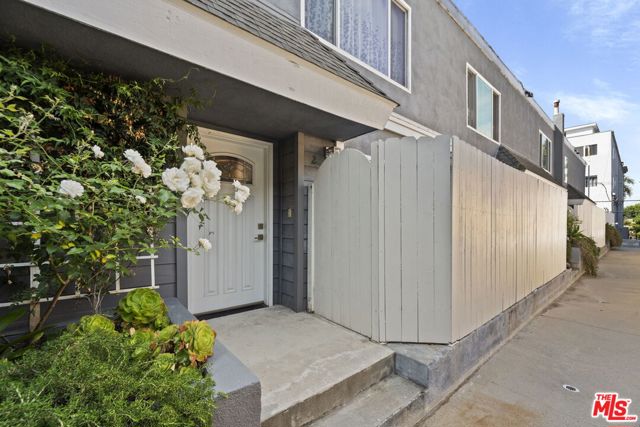 1541 Stoner Avenue, Los Angeles CA: https://media.crmls.org/mediaz/e3698556-e685-49b3-83e8-be5c53807fdb.jpg