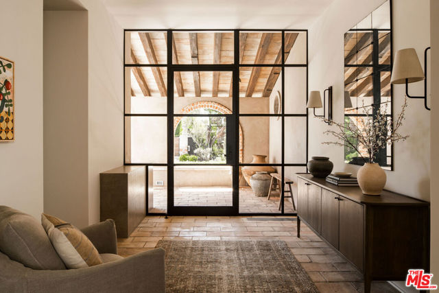 976 N Alpine Drive, Beverly Hills CA: https://media.crmls.org/mediaz/e369df32-e8e1-433f-a456-2915f9e19fcd.jpg