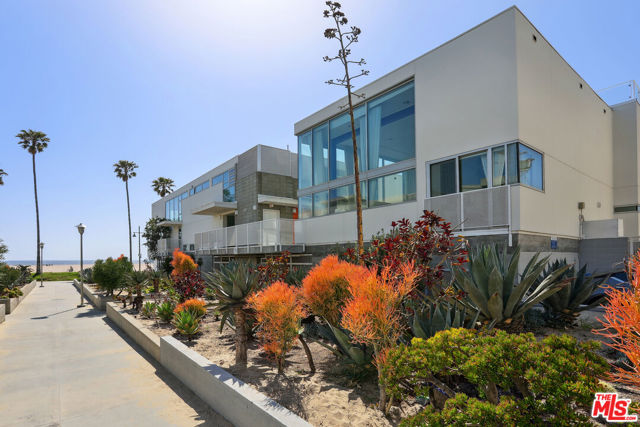 619 Ocean Front Walk, Venice, California 90291, 8 Bedrooms Bedrooms, ,8 BathroomsBathrooms,Condominium,For Sale,Ocean Front,24402545