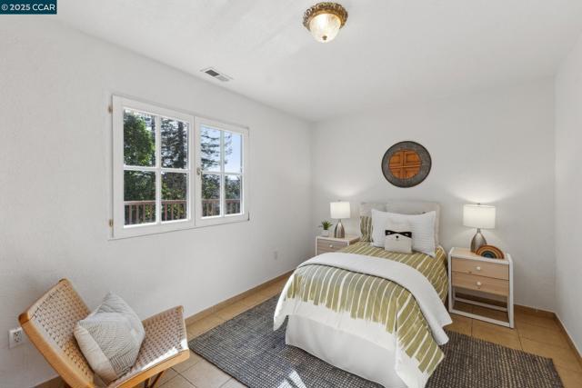 40 Las Palomas, Orinda CA: https://media.crmls.org/mediaz/e36a21cc-6cc1-4fbc-857a-aca8fca91a39.jpg