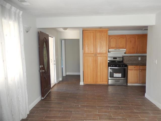 1579 Michigan Avenue,  CA: https://media.crmls.org/mediaz/e36b5186-1a34-4ea2-a159-8101b378862e.jpg
