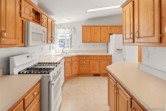 328 Killdeer, Oceanside CA: https://media.crmls.org/mediaz/e36b67ff-05df-4d3f-af66-58ab2e8f2d0c.jpg