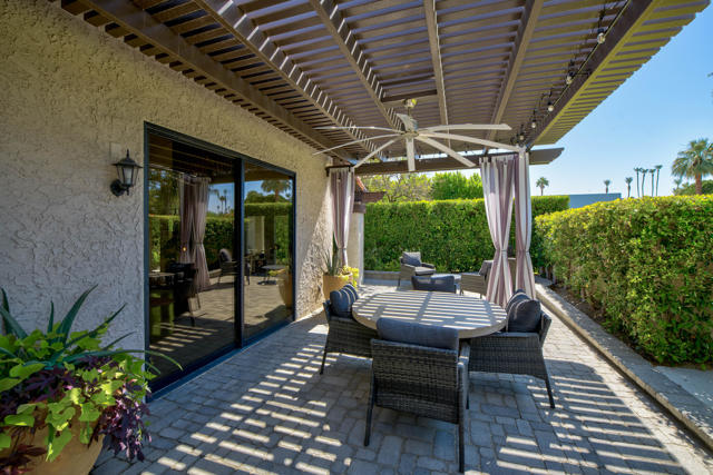 24 Calle Ardilla, Rancho Mirage CA: https://media.crmls.org/mediaz/e36b6979-0df2-4886-beaf-c2b3ef71fcac.jpg
