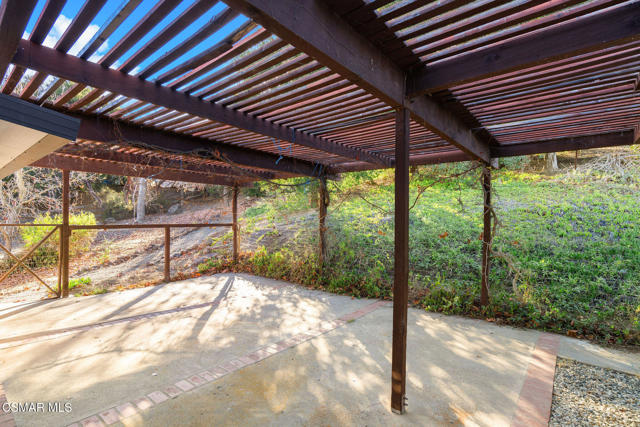 320 E Carlisle Road, Thousand Oaks CA: https://media.crmls.org/mediaz/e36b6da7-4f0c-407e-acdd-c6241f50032f.jpg