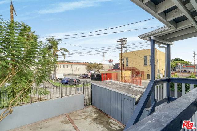 120 N Avenue 25, Los Angeles CA: https://media.crmls.org/mediaz/e36bb8ab-8fa1-40a1-ba99-03836a88dd00.jpg