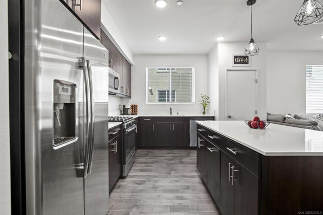 5402 Sand Arch Ln 199, San Diego CA: https://media.crmls.org/mediaz/e36bd5fe-3712-4898-b489-39f59f8f8d32.jpg
