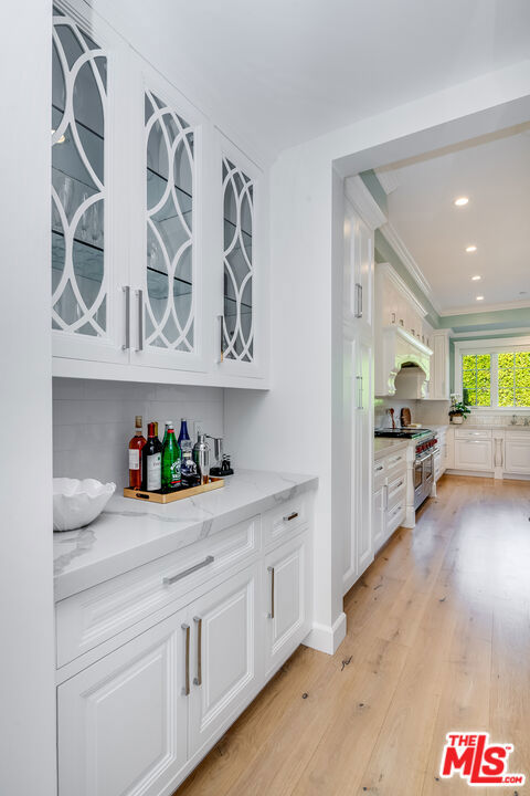 4402 Ledge Avenue, Toluca Lake CA: https://media.crmls.org/mediaz/e36bf79a-8204-45a2-b869-f1c1caca4304.jpg