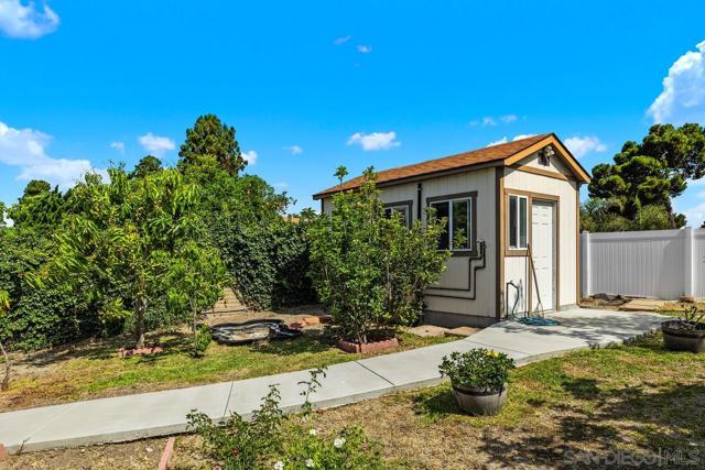 1387 Don Carlos Ct, Chula Vista CA: https://media.crmls.org/mediaz/e36c23d1-5408-4f4a-91c5-25d812fc9b84.jpg
