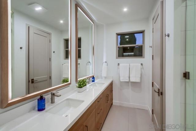 Image 44 of 71 For 5435 Parkview Dr.