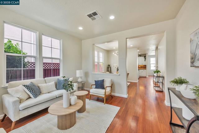 237 Dutra Vernaci Dr, Union City CA: https://media.crmls.org/mediaz/e36cc5ee-2828-4928-8291-cd08478a16c9.jpg