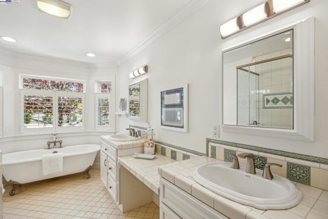 628 Saint Mary St, Pleasanton CA: https://media.crmls.org/mediaz/e36d036d-bc92-4710-8d6f-2311daad90e7.jpg