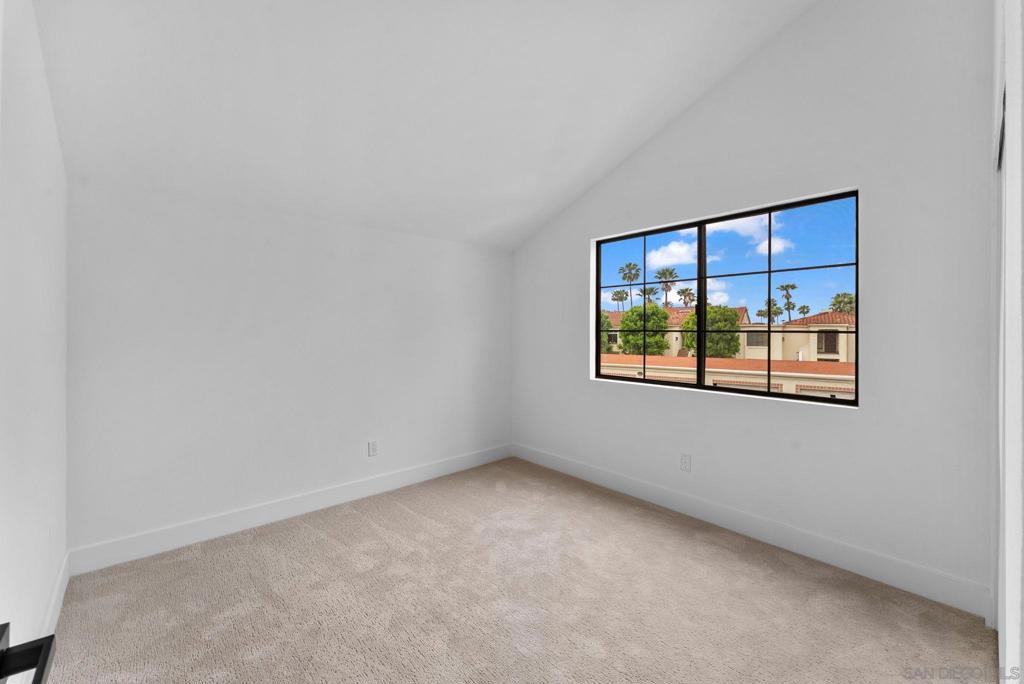 MLS #250029701SD img 24