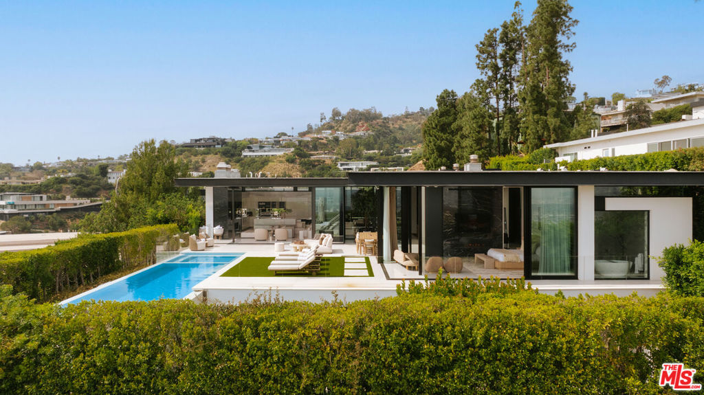 1536 Blue Jay Way — Modern
