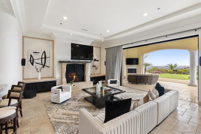 18233 Via Ambiente, Rancho Santa Fe CA: https://media.crmls.org/mediaz/e36dbf94-d077-4b23-a2ce-20afd8943346.jpg