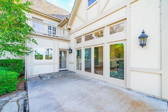 5 Rolling View Lane, Fallbrook CA: https://media.crmls.org/mediaz/e36e0d4d-4def-4b0c-a440-c6d40da57498.jpg