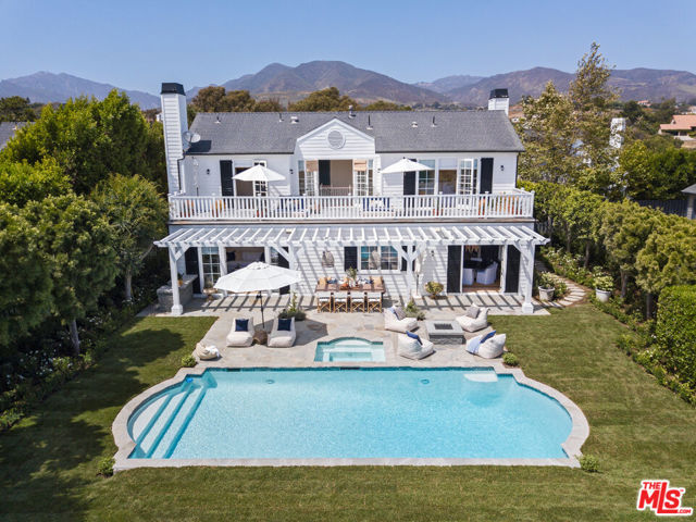 28870 Hampton Place, Malibu CA: https://media.crmls.org/mediaz/e36e176e-cbc9-4c18-b733-24de6cec5573.jpg