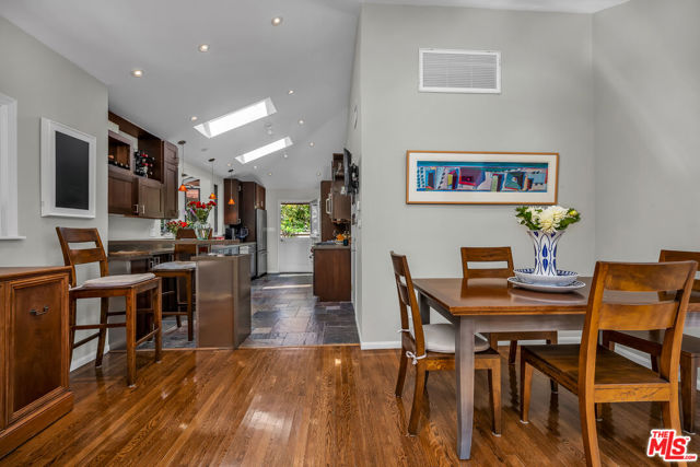 3275 Dos Palos Drive, Los Angeles CA: https://media.crmls.org/mediaz/e36f369c-88fd-48ab-9698-15e629e01621.jpg