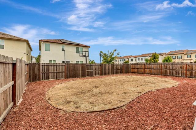 500 Duran Drive, Hollister CA: https://media.crmls.org/mediaz/e36f58da-66de-4159-ab71-31f759ce6e11.jpg