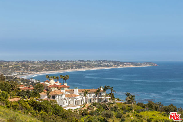 32701 Vista De Los Ondas Street, Malibu CA: https://media.crmls.org/mediaz/e36fd83c-4168-49d4-802b-80ac58dc7f92.jpg