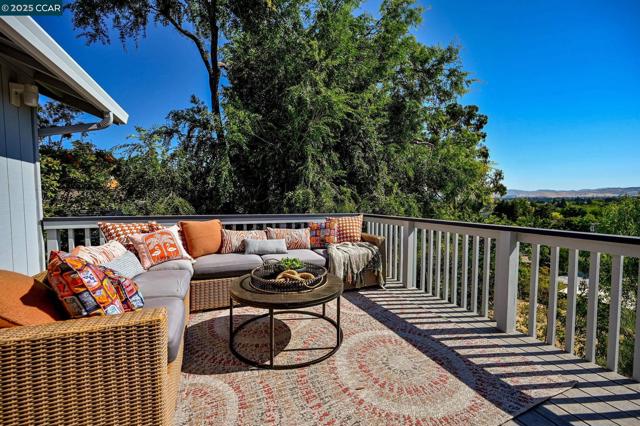 2460 Sky Rd, Walnut Creek CA: https://media.crmls.org/mediaz/e370b482-57b1-4a69-906c-1c8c2c4c2b81.jpg