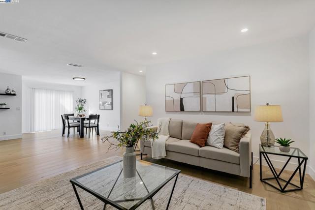 6976 Allegheny Dr, Dublin CA: https://media.crmls.org/mediaz/e370cb6e-d9fe-4319-9fda-3d5c32a8aa1b.jpg