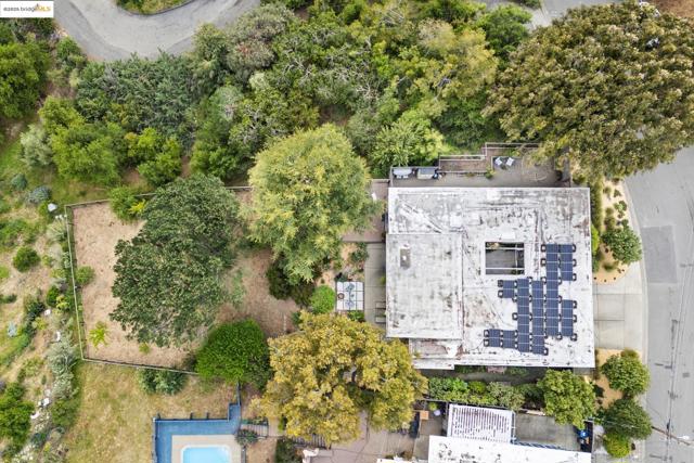 5345 Crown Ct, Castro Valley CA: https://media.crmls.org/mediaz/e370f54a-a71d-46da-a917-37862ee36405.jpg