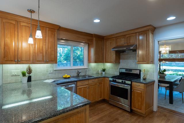 3523 Oak Drive, Menlo Park CA: https://media.crmls.org/mediaz/e37175d4-64aa-4854-abb6-b7dd657a841e.jpg