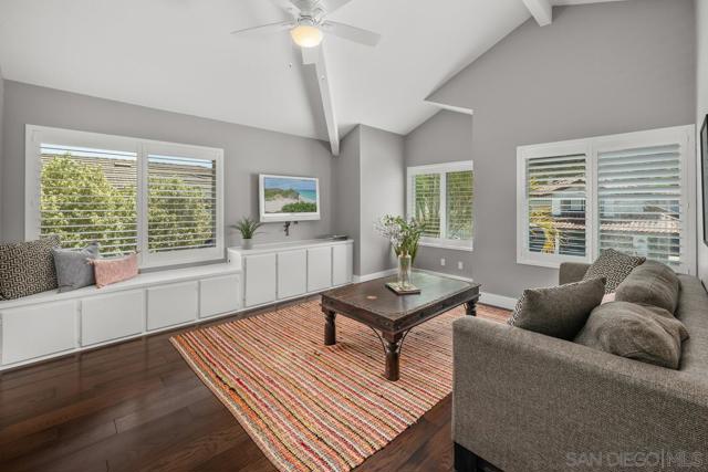 12516 Rougemont Pl, San Diego CA: https://media.crmls.org/mediaz/e37177d3-a931-457a-9027-b894d0d81479.jpg