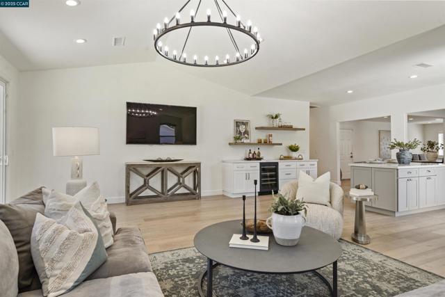 273 Valle Vista Dr, Danville CA: https://media.crmls.org/mediaz/e3718746-1713-4183-9cc6-c368e0bcf20e.jpg