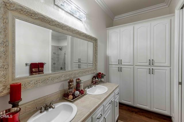 3007 Springbank Court, Bakersfield CA: https://media.crmls.org/mediaz/e371a4a0-fd30-40ff-9cd3-819d002d8a94.jpg