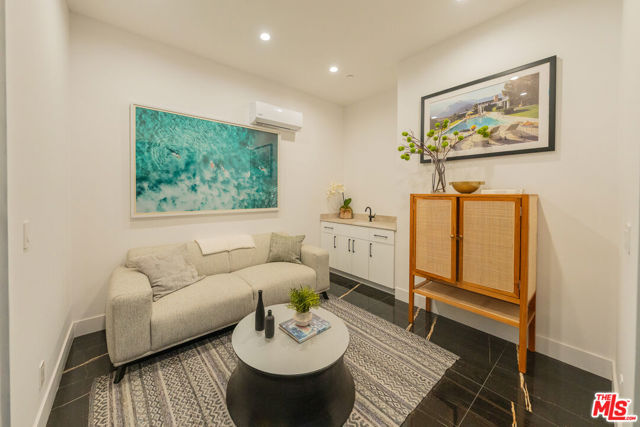 4532 Calhoun Avenue, Sherman Oaks CA: https://media.crmls.org/mediaz/e37222e4-4336-42ca-aa18-f435bc51cb32.jpg