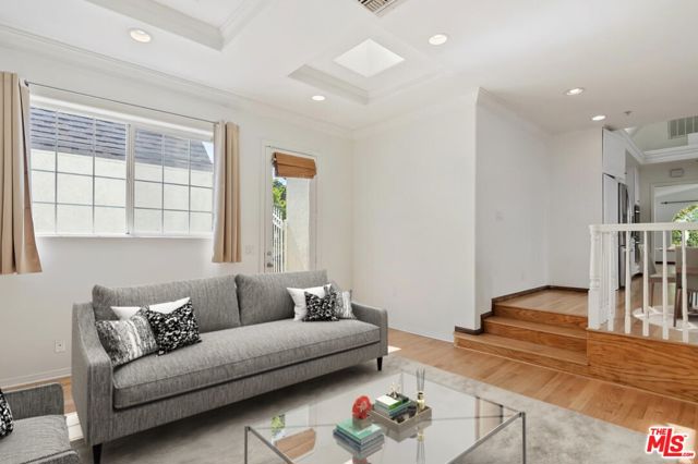 1710 Santa Paula Place, Glendale CA: https://media.crmls.org/mediaz/e372fb19-d548-4734-b444-0e6e83e50212.jpg