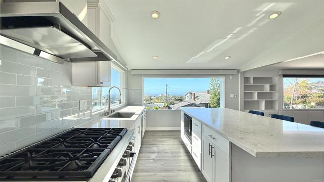 Detail Gallery Image 19 of 74 For 6611 Avenida De Las Pescas, La Jolla,  CA 92037 - 4 Beds | 3 Baths